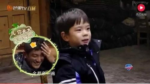 两女孩讲吃瓜,揭秘美食背后的故事