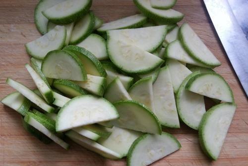 葫芦瓜怎么炒给宝宝吃,宝宝营养美味两不误
