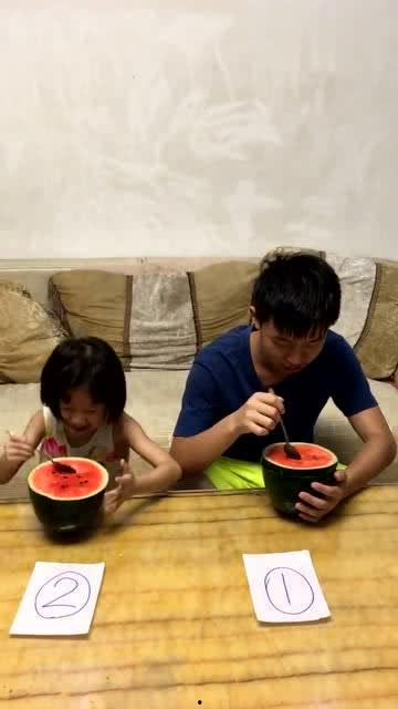 吃瓜朋友和母亲,吃瓜朋友与母亲的温馨故事