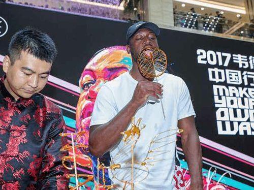 意大利队员吃瓜,揭秘足球场外的趣味生活